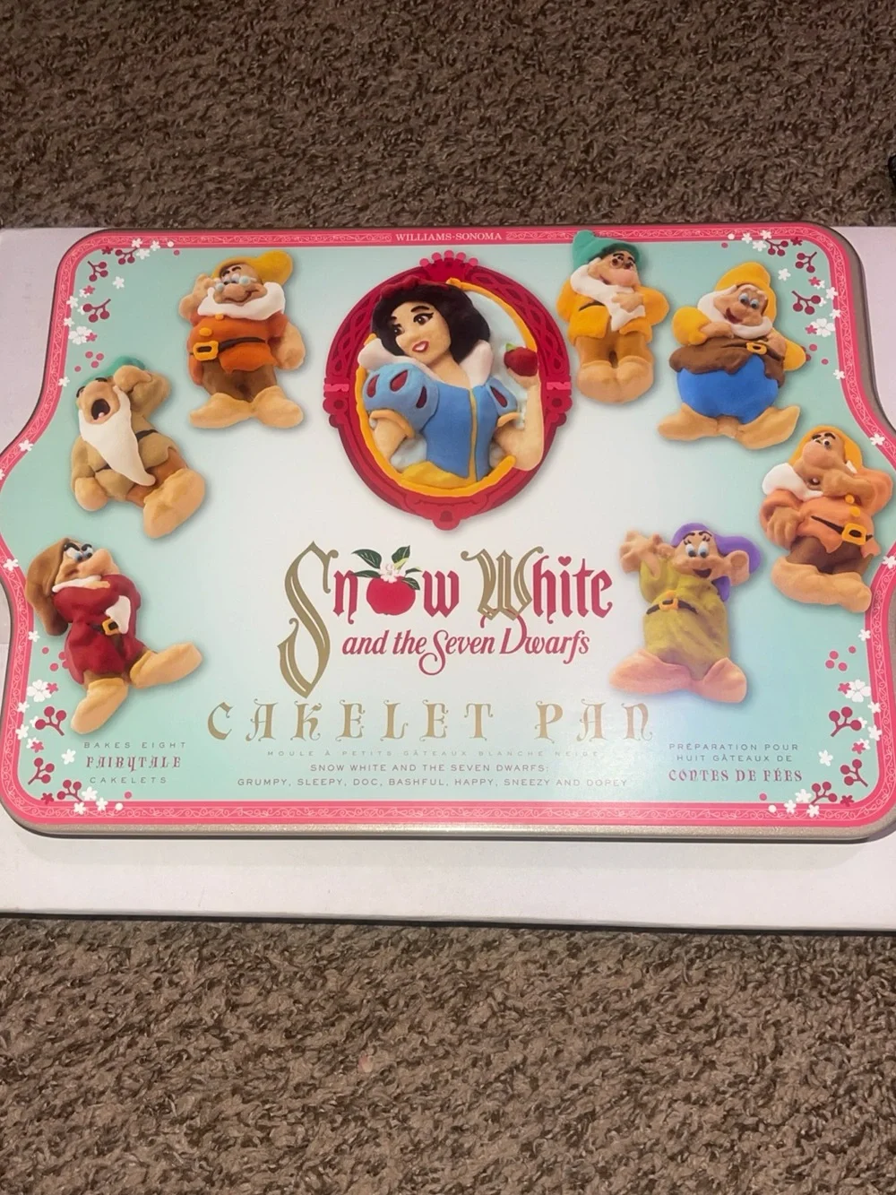 Snow White and the Seven Dwarfs Cakelet Pan - Pastel Blue & Pink